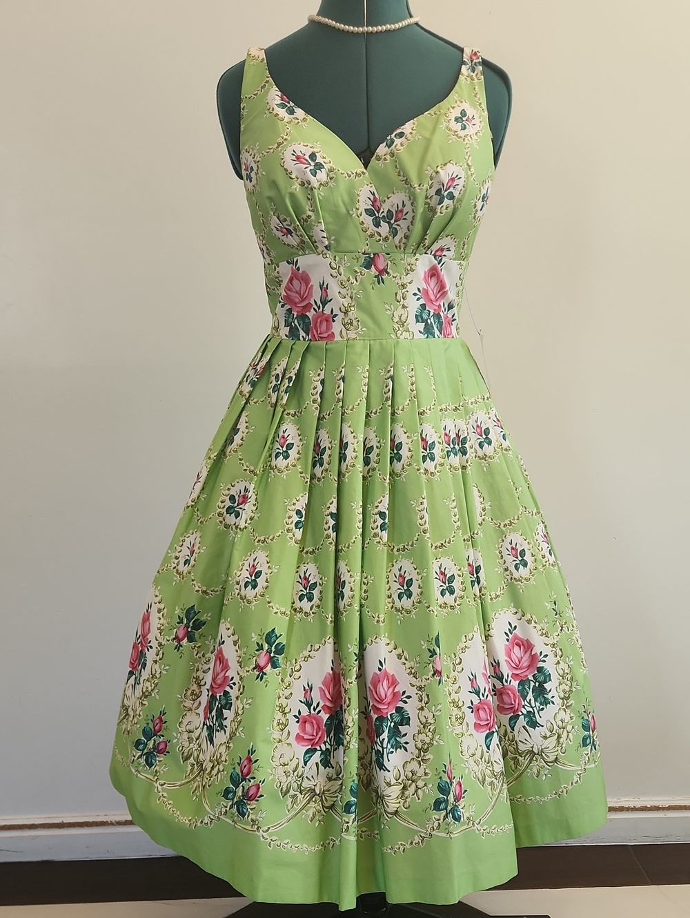 🪷 RetroSpec'd Clothing Hampton Court Pink & Grees Roses Dress Sz 6